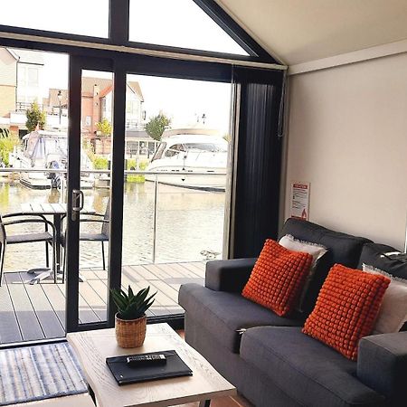 Lincoln Floating Holidays Bagian luar foto