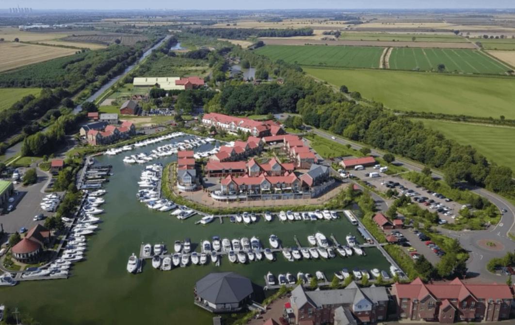 Lincoln Floating Holidays Bagian luar foto