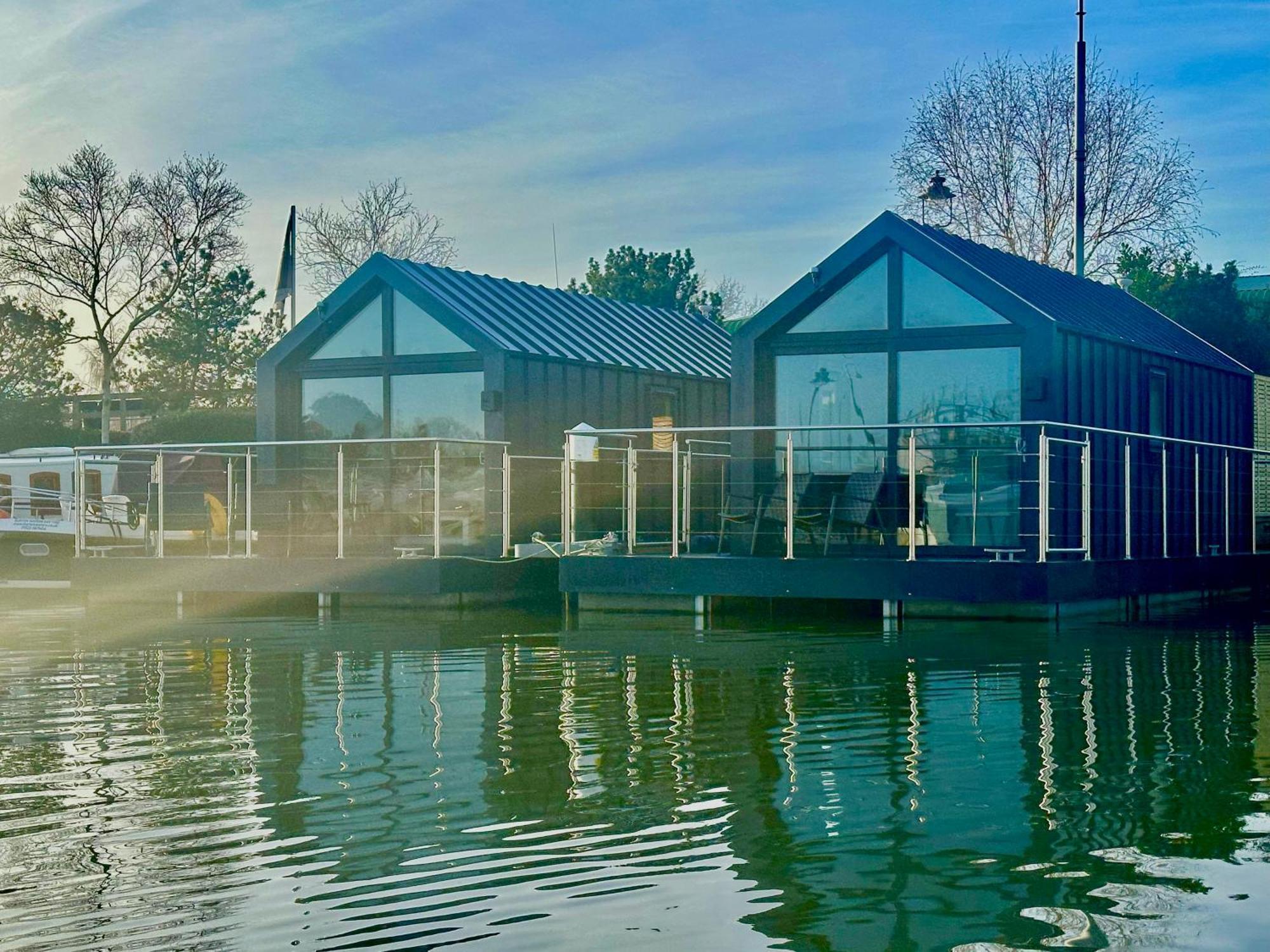 Lincoln Floating Holidays Bagian luar foto